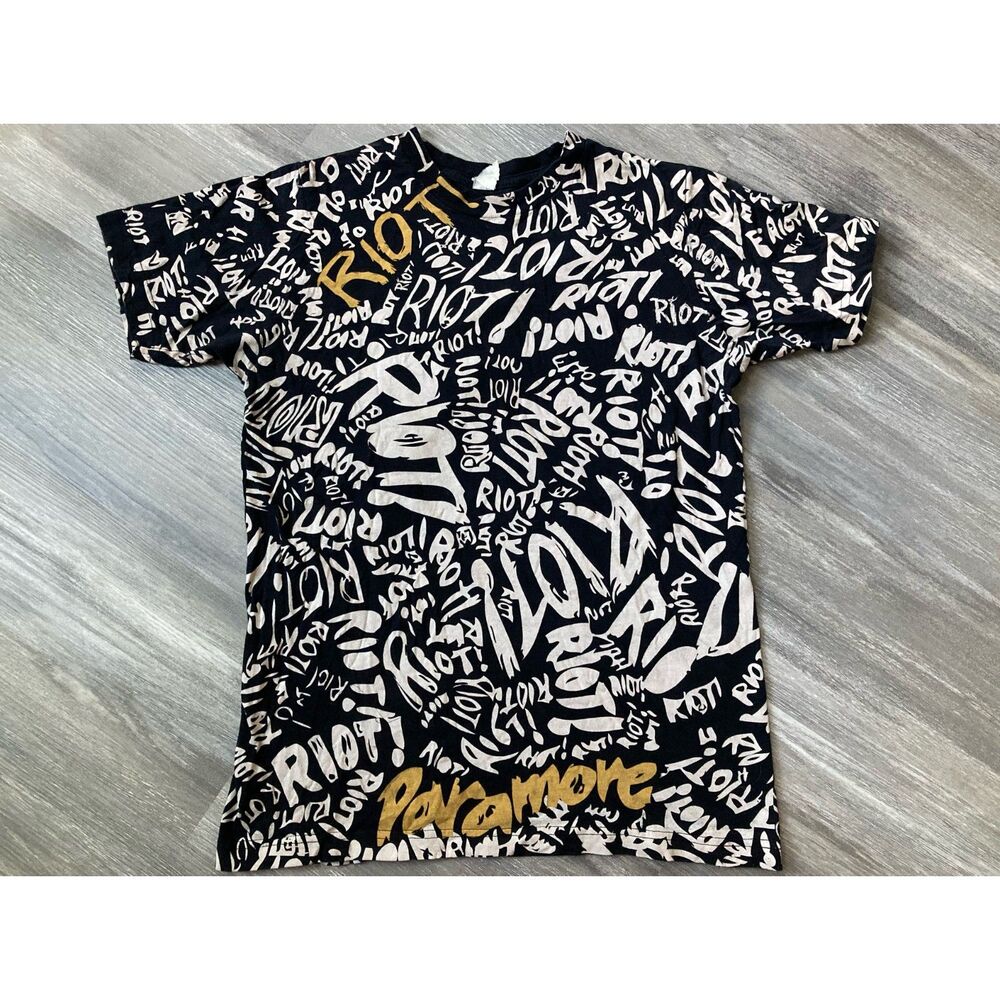 Vintage 2007 Paramore All Over Riot Print Album Screen Printed Tee Bay Island